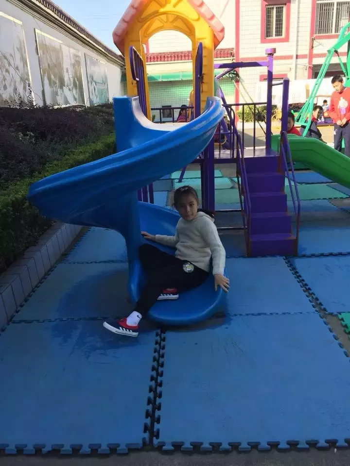 谁认识?8岁的漂亮女孩演过电影 却住进救助站半月