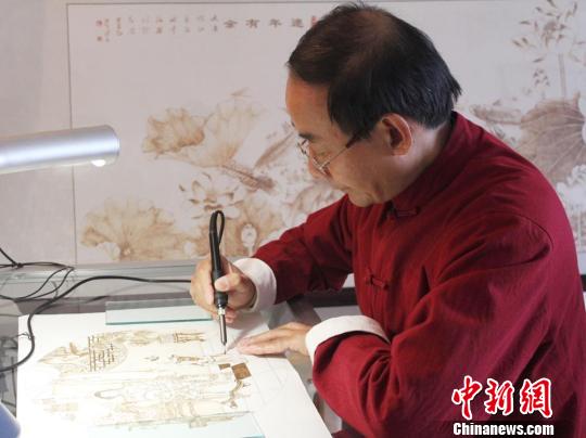 民间烙画艺人铁火绘丹青三十余载传承中创新