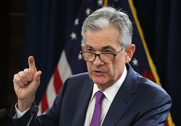 向特朗普屈服?美联储主席发表鸽派演讲 美股大涨