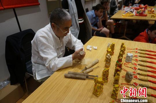 河南非遗首进澳大利亚校园“洋”学生踊跃体验