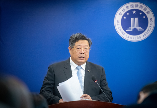 江苏省律师协会会长薛济民 摄影  王建军 江苏省律师协会会长薛济民 摄影  王建军