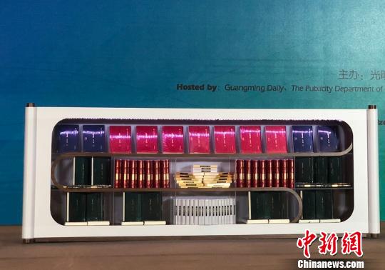 图为首批发布的《江苏文库》86册图书?！∷锶?摄