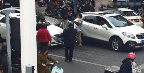 李某某和周女士发生争吵