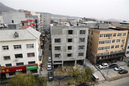 登封现上万平方违建大楼 越举报盖的越疯狂