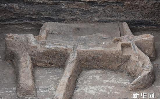 12月7日拍摄的吴山祭祀遗址内发掘的车马祭祀坑局部。 新华社记者都红刚摄