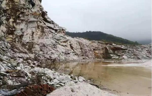 原保护区实验区的香里颜矿业公司现状图。督察组供图