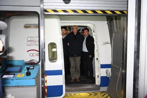 “百名红通人员”蒋雷回国投案(中央纪委国家监委网站 张祎鑫 摄) 点击进入下一页