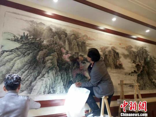 修复古书画40载的“画郎中”：“跪着”复原古书画神韵