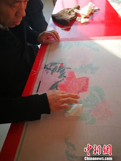 胡凌波正在工作中?！±钕?摄