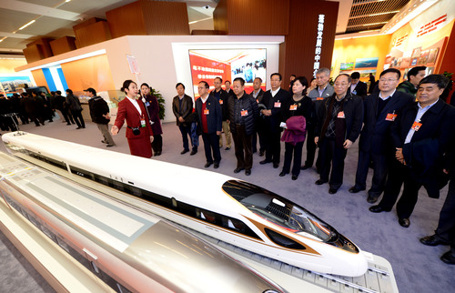 委员参观展览 委员参观展览