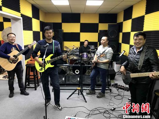 从“柳叶刀”到吉他手青海医生组团“嗨唱”