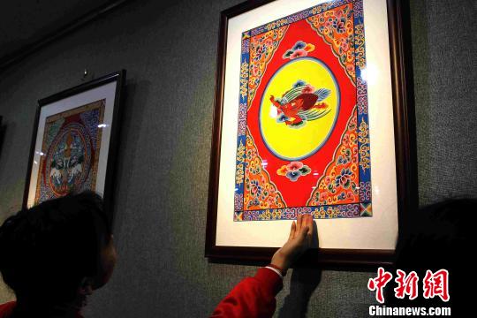 图为观众参展?！≌盘砀?摄