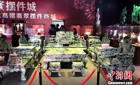 翡翠明清仿古家具 索有为 摄 翡翠明清仿古家具 索有为 摄