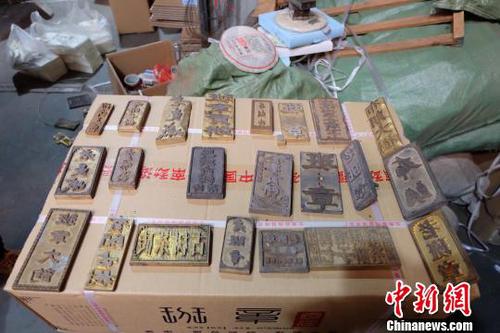 图为查获的烫字模具。云南省市场监督管理局供图