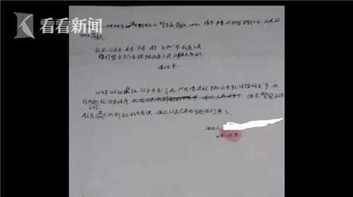 9c356067346f405e449292a2b0976e86.jpg 女子挤不上公交霸车门15分钟 警察罚她做作业