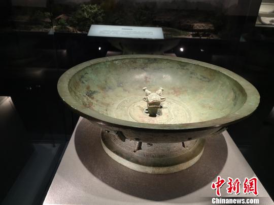 浙江温岭博物馆开馆国宝级文物青铜夔纹蟠龙盘亮相