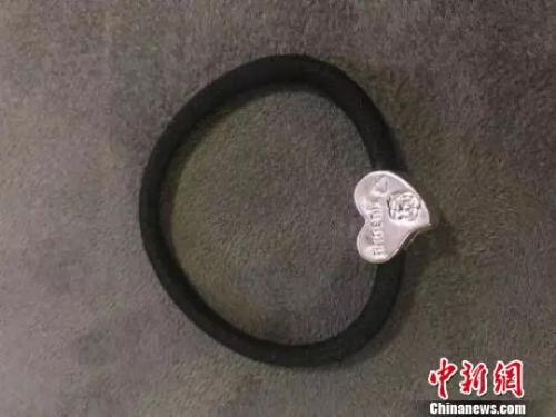 浙江省查处的首例跨境电商刷单案中，包裹内都是很廉价的扎头绳。金华市市场监督管理局提供