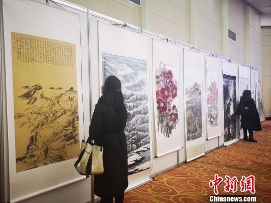 庆祝改革开放40周年？美丽中国？多彩贵州？名家书画邀请展现场?！≌酝蚪?摄