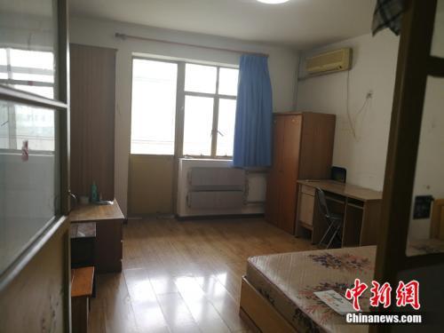 2018年7月，北京西城区一套90年代、40多平米的房子，月租金5500元左右。<a target='_blank' href='http://www.chinanews.com/' >中新网</a>记者 邱宇 摄