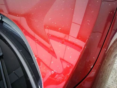 极品前任看前女友坐宝马里 一路尾随怒砸宝马