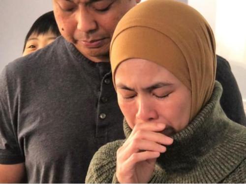 雪提芳婷泪求大家协助找失踪女儿。(图片来源：美国《世界日报》特派员 黄惠玲/摄影)