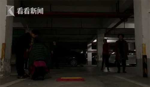 37e42c0451af99382f158d01c69babf7.jpg 天冷广场舞大妈转战地下车库 居民:碰到人谁的责