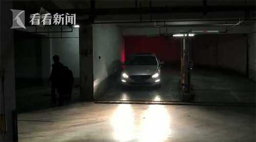 f93db681b7ac8cc7c0281d1e85438133.jpg 天冷广场舞大妈转战地下车库 居民:碰到人谁的责