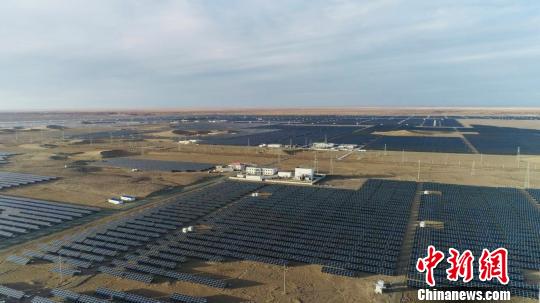 三峡集团青海格尔木光伏电站总装机规模500兆瓦 三峡集团供图 摄 三峡集团青海格尔木光伏电站总装机规模500兆瓦 三峡集团供图 摄