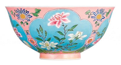 清康熙粉红地珐琅彩开光花卉碗