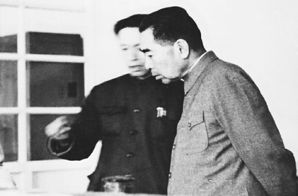 1961年10月，周恩来总理视察中国医学科学院医学生物研究所时听取顾方舟汇报脊髓灰质炎疫苗相关研制工作，赞扬了全所职工在党的领导下自力更生艰苦创业的精神，并勉励大家努力完成既定任务。