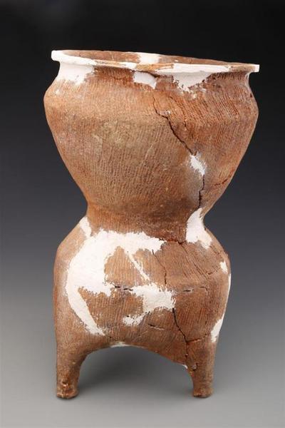 ▲东周墓葬M1083中出土的陶甗 