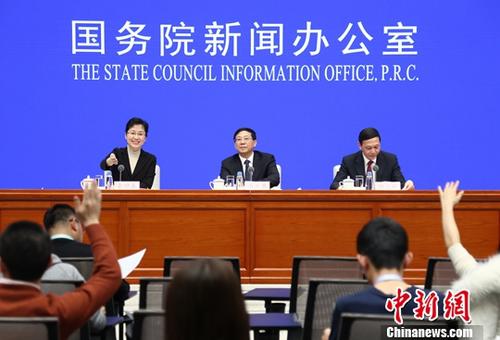 1月10日，国务院新闻办举行国务院政策例行吹风会，国家市场监督管理总局副局长马正其和国家税务总局征管和科技发展司司长饶立新介绍推进企业注销便利化工作有关情况，并答记者问。<a target='_blank' href='http://www.chinanews.com/'>中新社</a>记者 杨可佳 摄