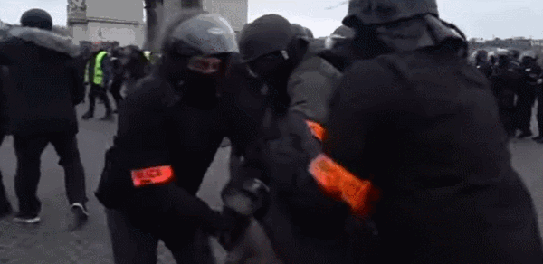 法国“黄背心”第九周，八千人再上巴黎街头