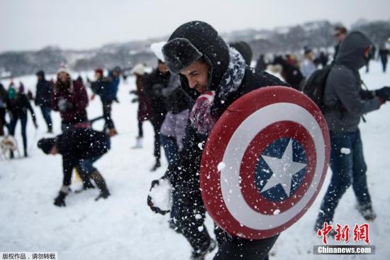 美国华盛顿遭大规模暴风雪席卷。 点击进入下一页