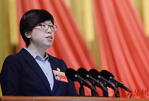 12北京市政协委员董明慧发言。