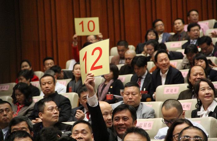 你们以为我们在拍卖，不！我们在用最炙热的激情为民生呼喊！