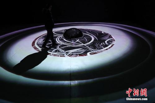 资料图：音乐与人工智能跨界合作 “CosmicAI宇宙无际”亮相南京。泱波 摄