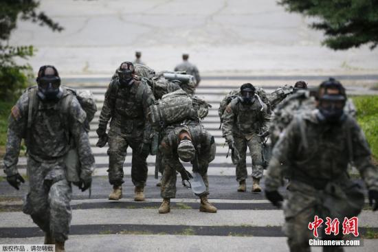 资料图:驻韩美军进行技能竞赛。 点击进入下一页