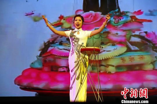 2019年“山东省非物质文化遗产月”1月28日晚在济南启动。曲艺串烧《喜气洋洋中国年》、鲁西南鼓吹乐《五?？拧?、舞蹈表演《喜饽饽》等节目轮番登场?！∷锖觇?摄