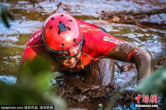 1月29日消息，全球最大铁矿石生产商巴西淡水河谷公司位于巴西米纳斯吉拉斯州的一处铁矿废料矿坑堤坝25日发生决堤事故。图片来源：Sipaphoto版权作品 禁止转载