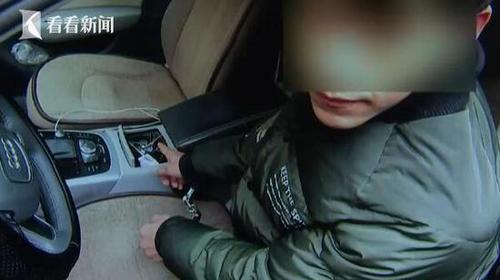 小偷深夜车内盗窃后自拍炫耀 被车主逮个正着
