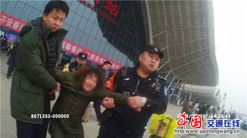 行李中有长剪刀不配合安检 戏精女车站撒泼被拘5天