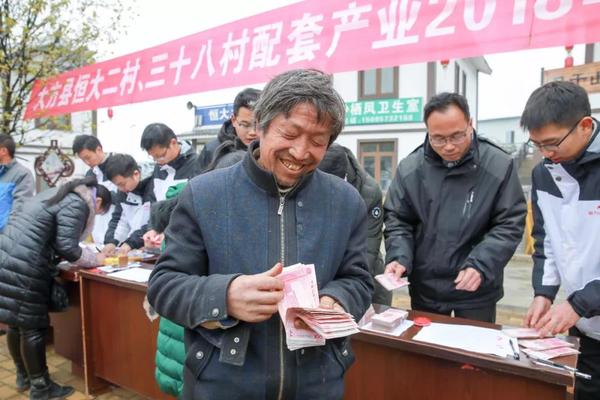 领到分红的彭德友喜上眉梢 领到分红的彭德友喜上眉梢