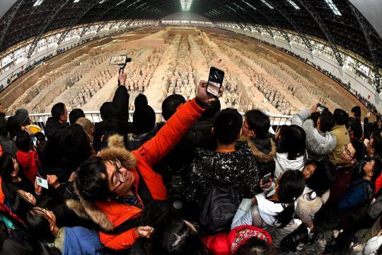 参观兵马俑的游客 ZOdkW3KoXHSTVhUjvgsQMP1cvvxOnpFbKMAt4rbN.jpg