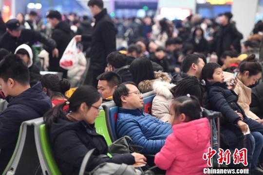 图为杭州东站?！≌澎匣?摄