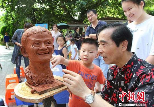 人物塑像 受访者供图 人物塑像 受访者供图