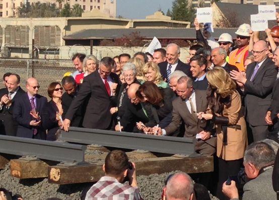 美国最大高铁项目被砍掉 其中一个原因与中国有关