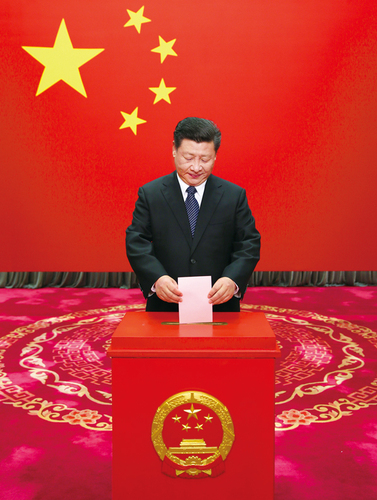2016年11月15日，中共中央总书记、国家主席、中央军委主席习近平在北京市西城区中南海选区怀仁堂投票站参加区人大代表选举投票。 新华社记者 兰红光 摄