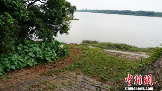 南渡江畔的古渡口?！》钊?摄