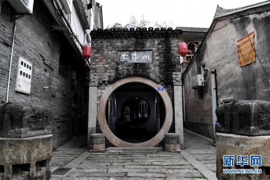 (新春走基层·图片故事)(4)探访转型期的“中国油画第一村”